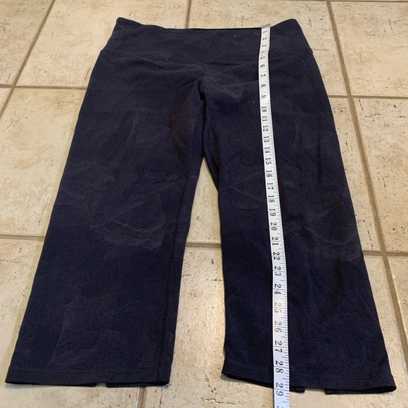 💜 Kirkland Signature Black Cropped Leggings | Size XL | Slit Hem Detail - Picture 6 of 6